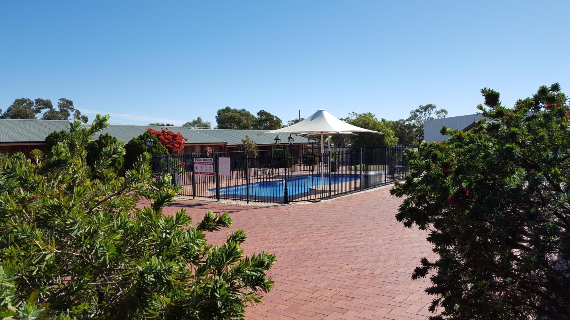 Gateway Motor Inn - Self Check-In Broken Hill Exterior photo