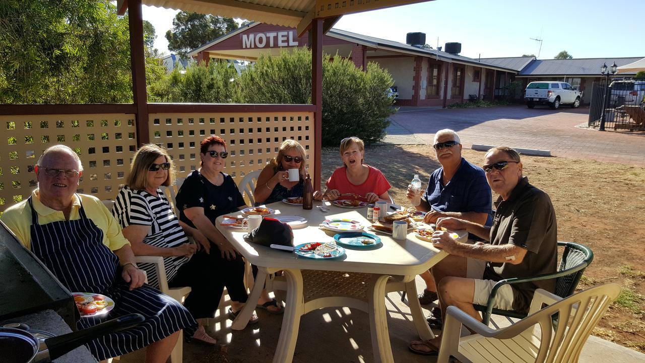 Gateway Motor Inn - Self Check-In Broken Hill Exterior photo